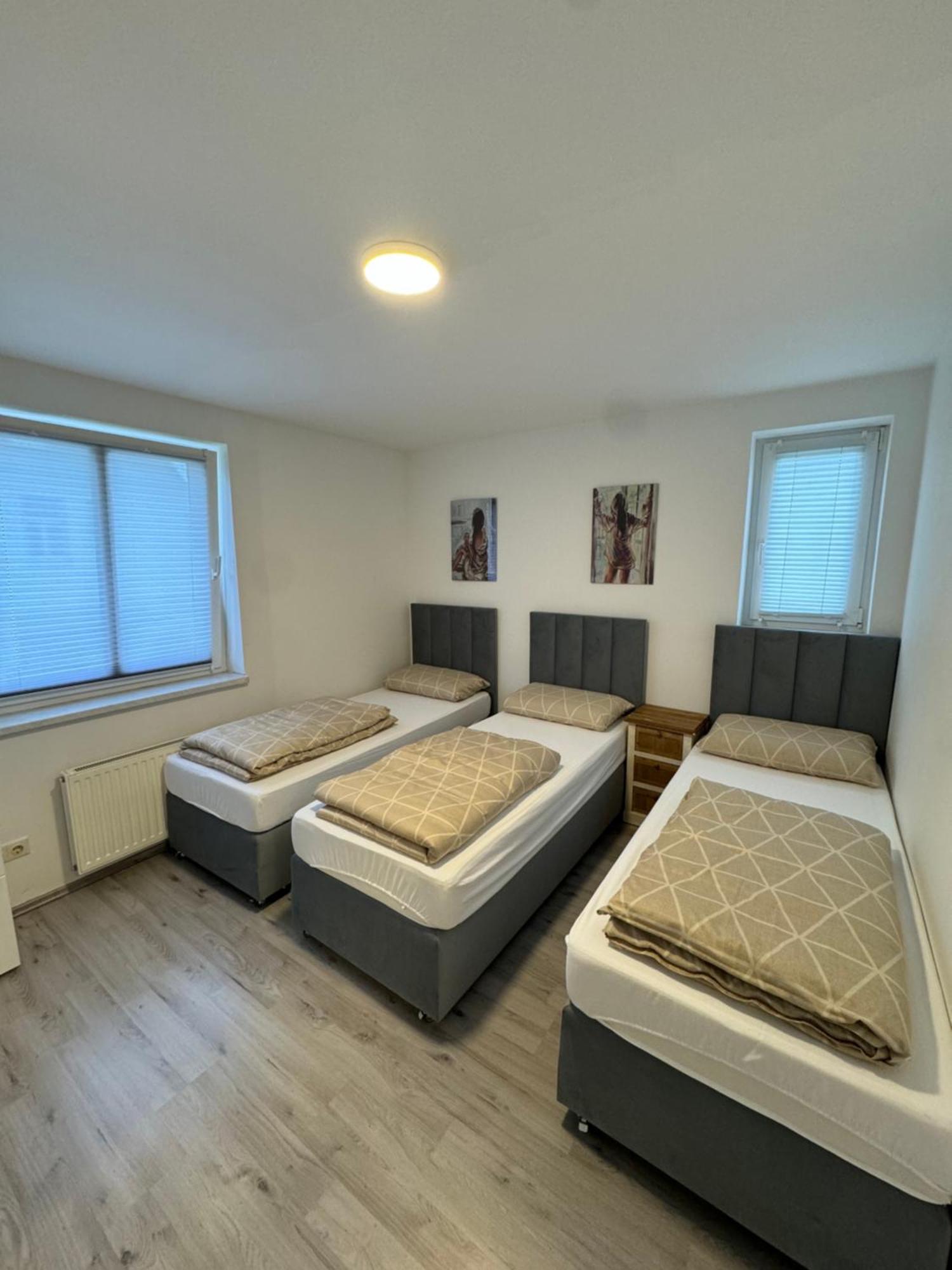 Alex Apartments 3 Solingen Esterno foto
